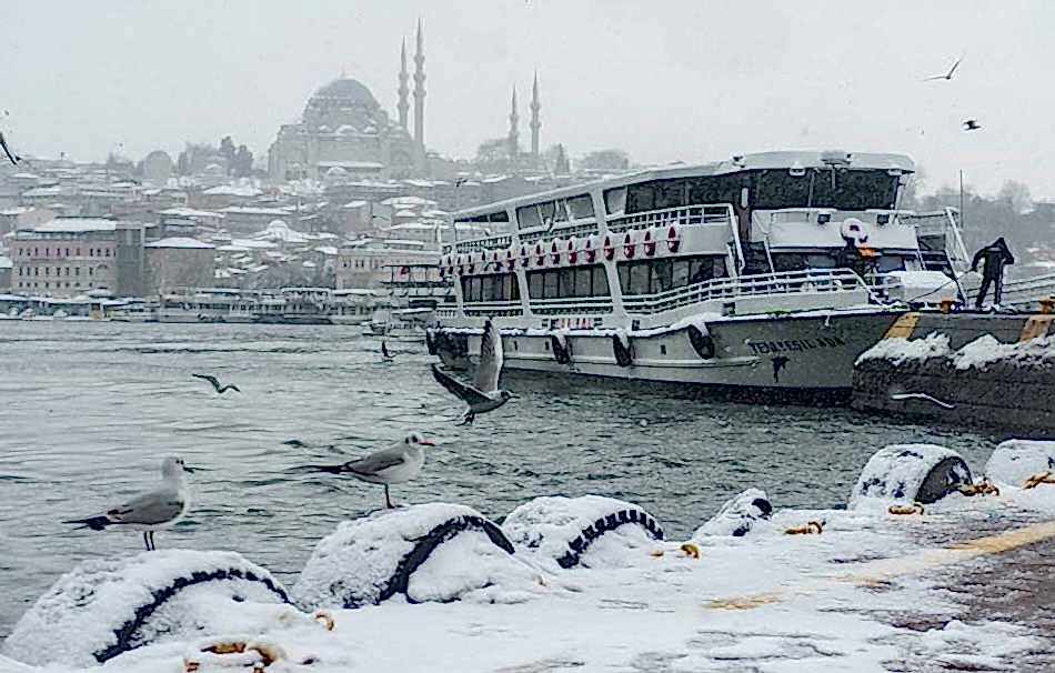 Kar Geliyor