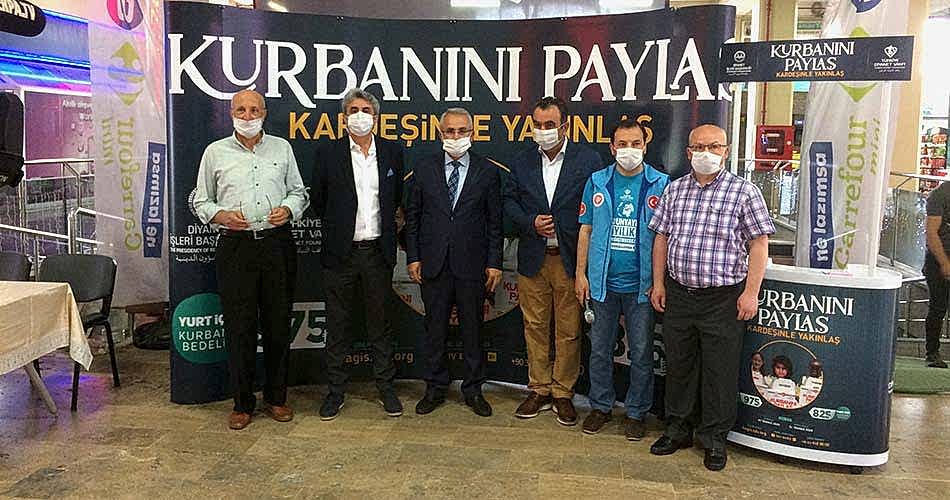Perpa'da Kurban Bağış Standı Açıldı